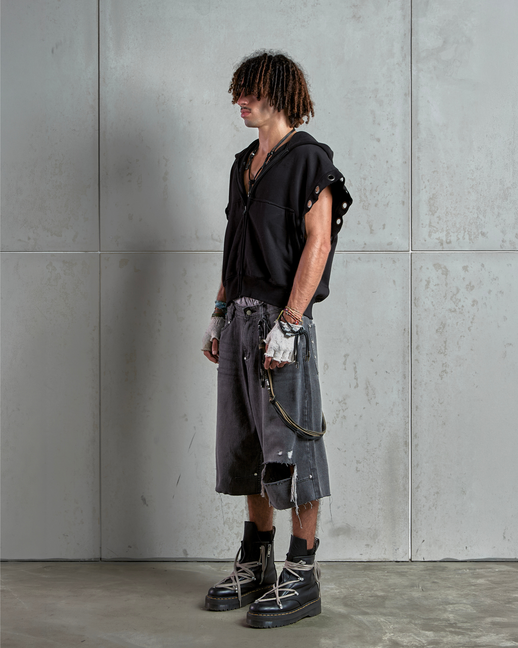 PISTOL ASH GREY DESTROYED BAGGY CAPRI